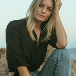 Leila George Fotoğrafı